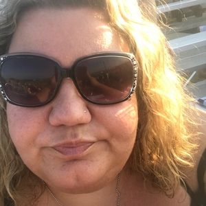 Meet your Posher, Danine